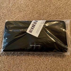 Draper James pebbled leather wallet, new condition, 4 x 8.